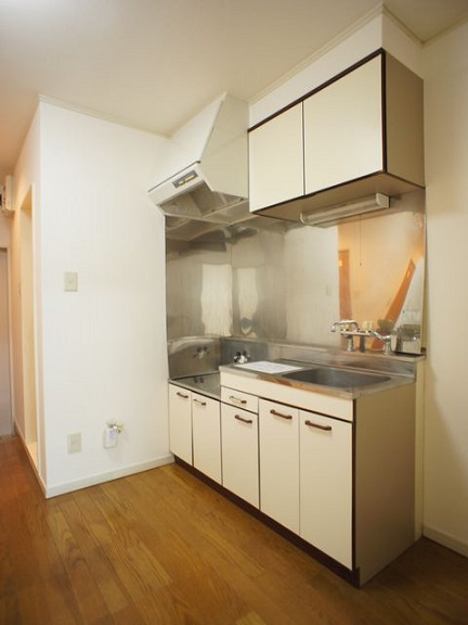 キッチン　角部屋なので窓が付いています♪