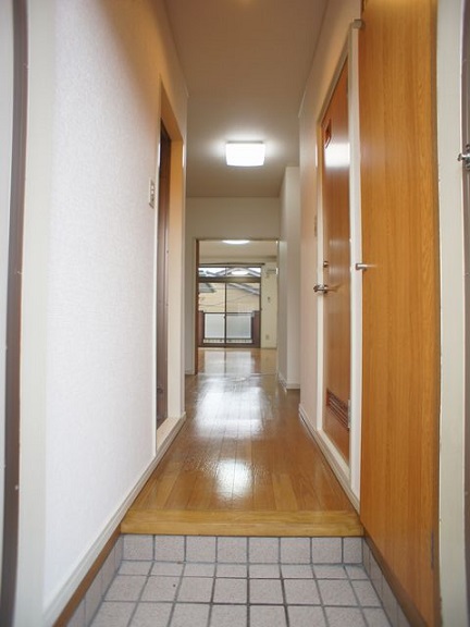 玄関　たくさん収納できるシューズボックスが付いています。