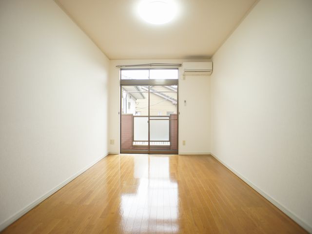 居室・リビング　日当たり良好☆快適に過ごせるエアコン付きです♪