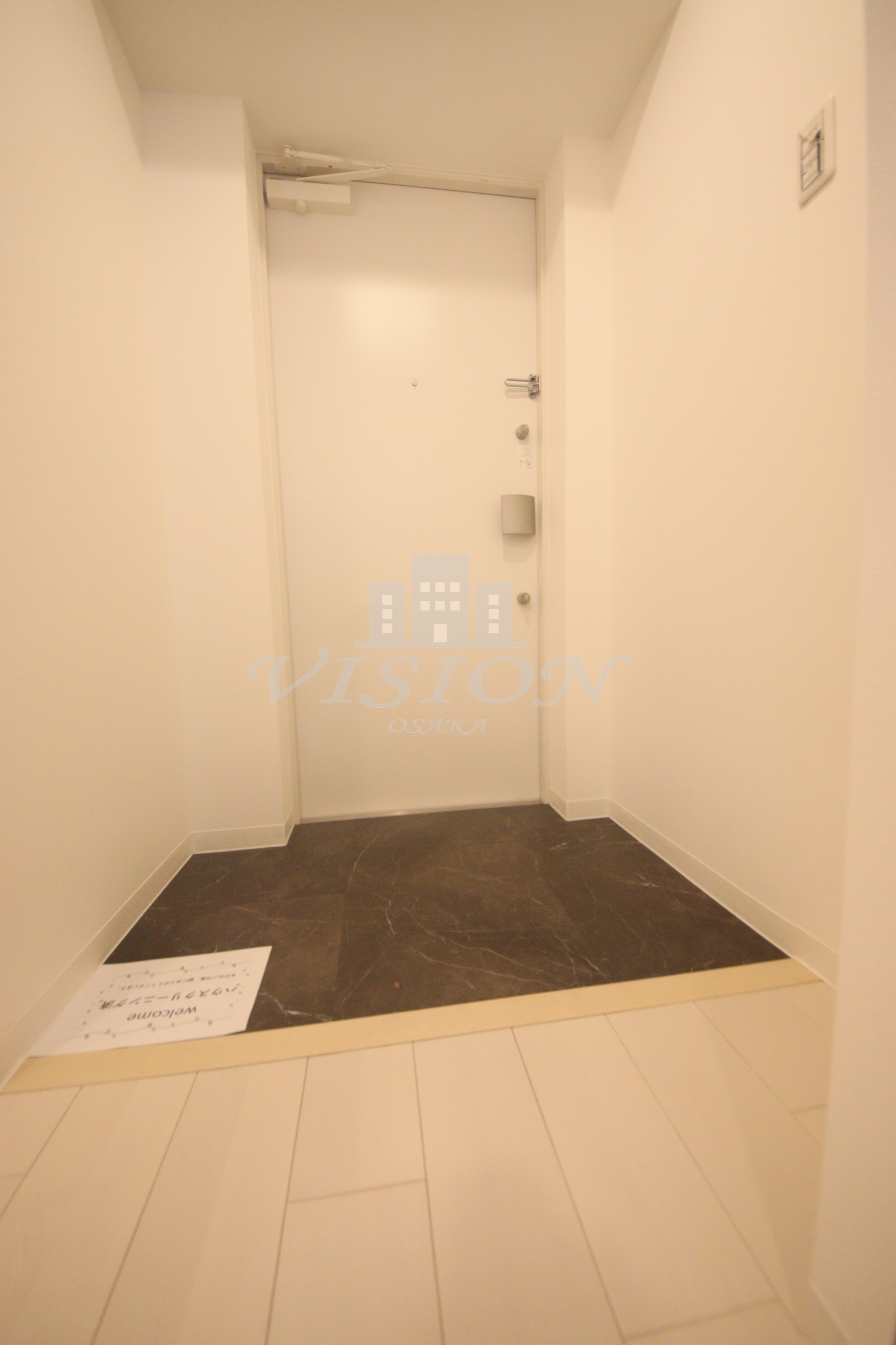 地下鉄谷町線 谷町四丁目駅 徒歩7分 13階建 築12年の玄関写真
