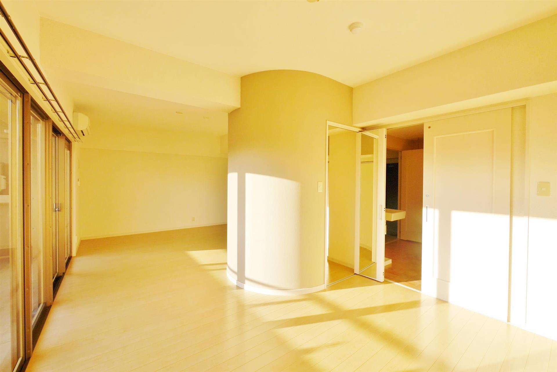 その他部屋・スペース　中央にウォークインクローゼット