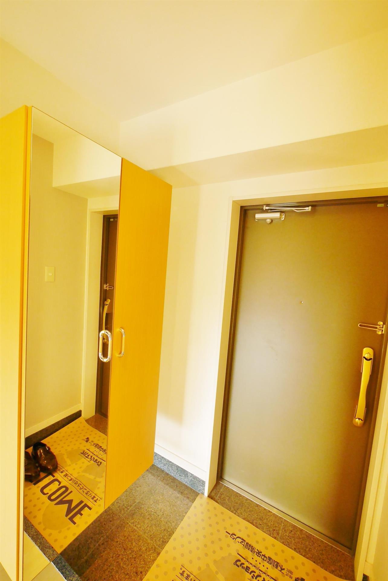 玄関　ミラー付きシューズボックス