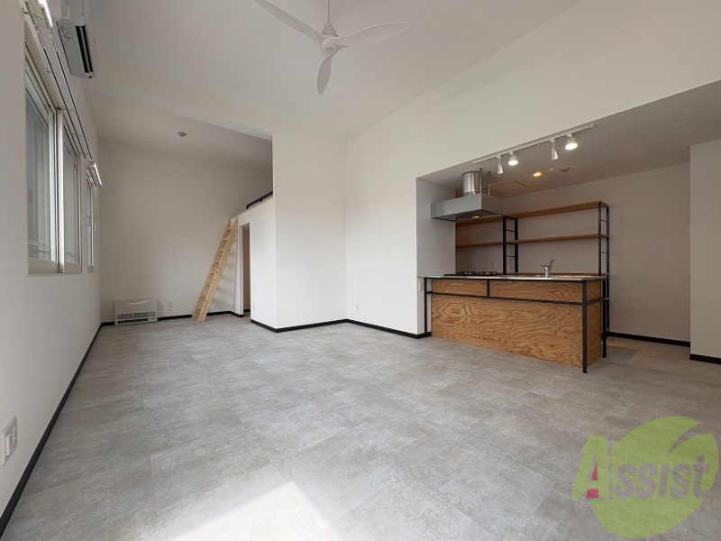 その他部屋・スペース　フローリングや壁の色がお洒落な印象のお部屋です。