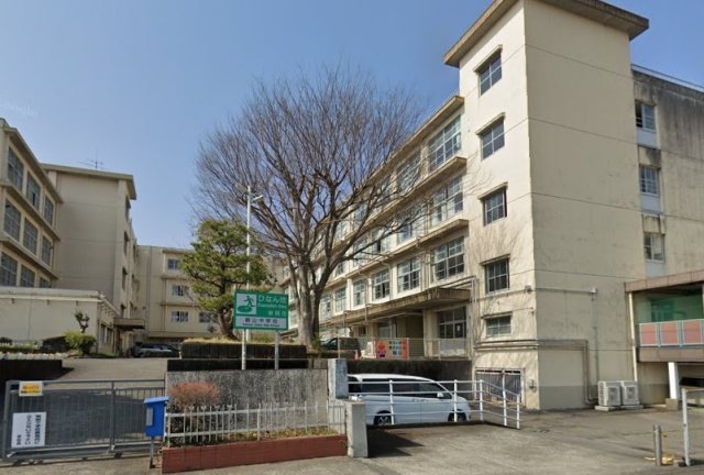 中学校　静岡市立観山中学校（中学校）まで7113m
