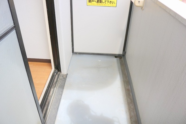 バルコニー　同物件別号室