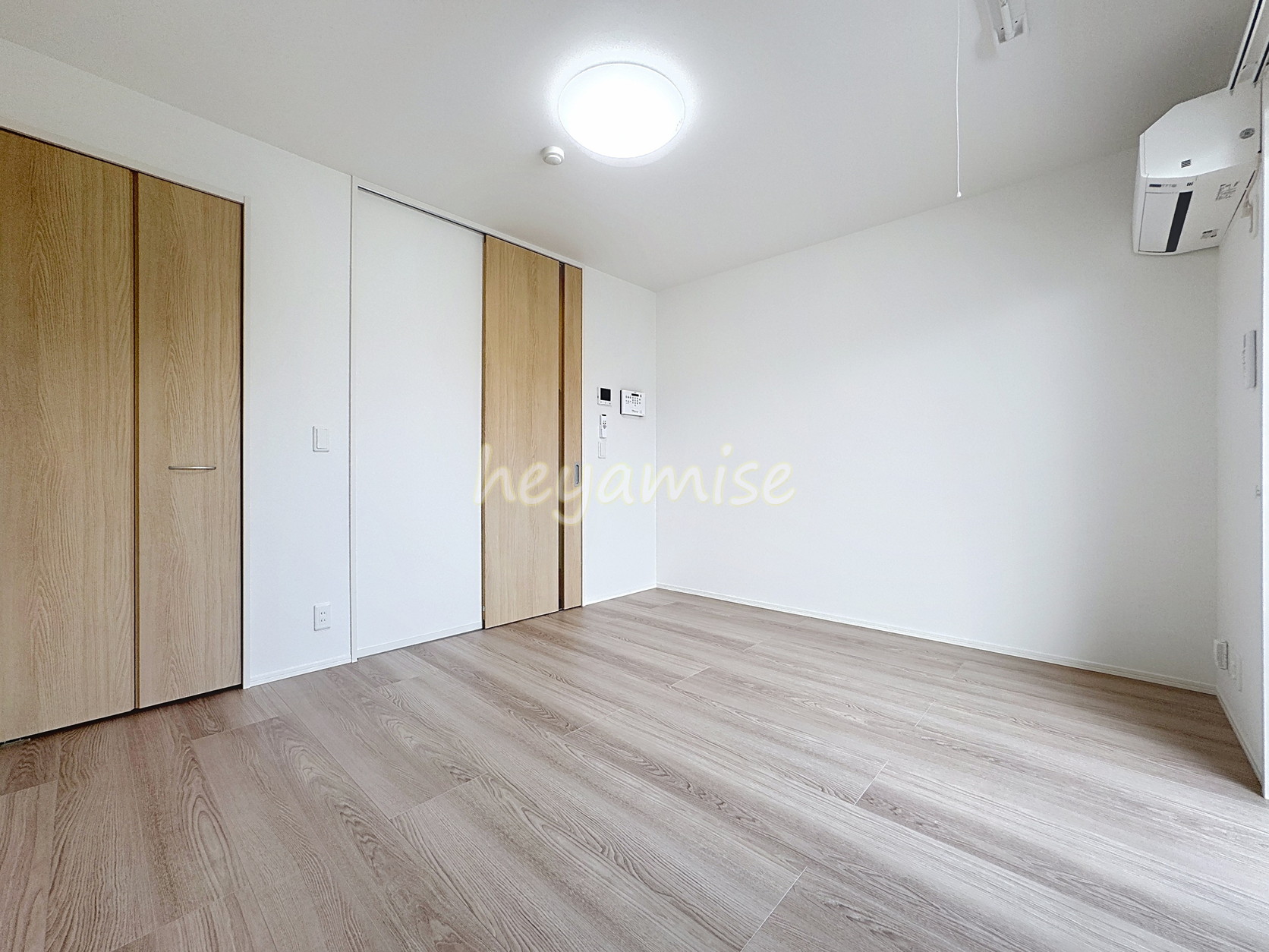 居室・リビング　※写真は１０５号室