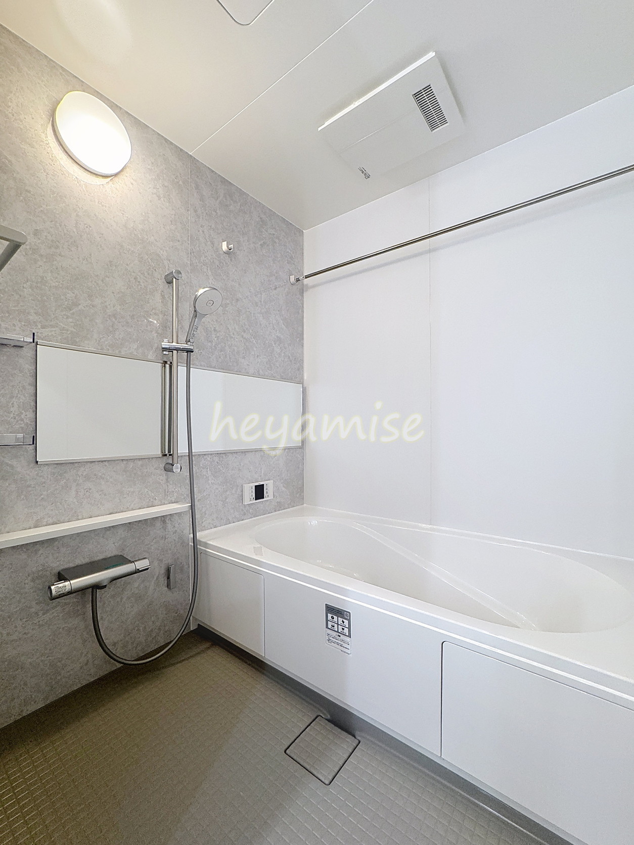 バス・シャワールーム　※写真は１０５号室