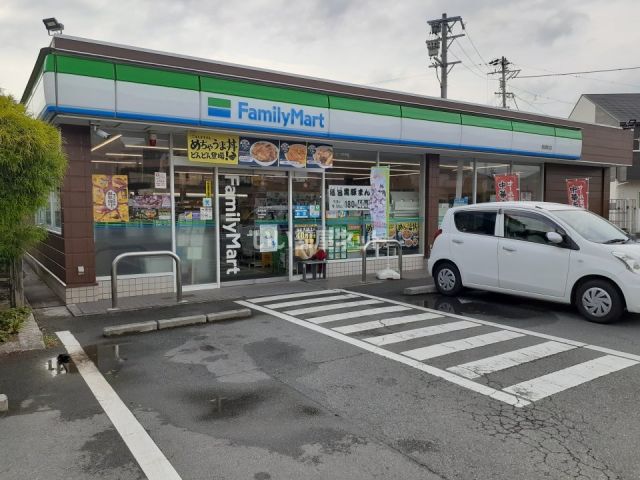 コンビニ　ファミリーマート長岡町店（コンビニ）まで102m