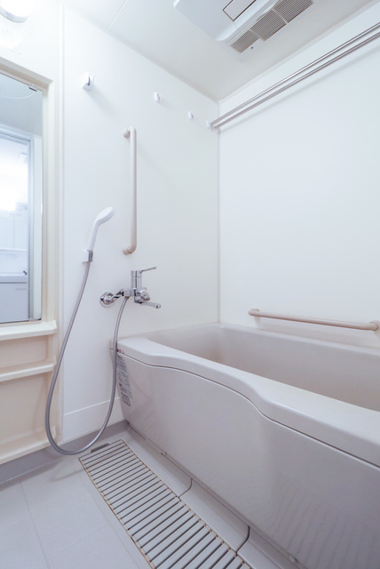 バス・シャワールーム　便利な自動お湯張り機能付きのお風呂、浴室換気乾燥機付きです