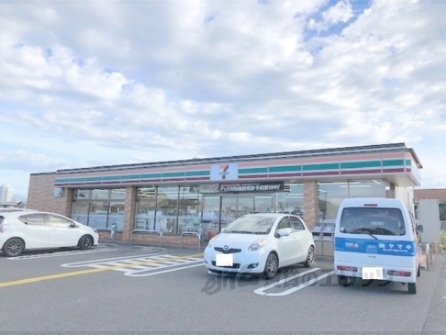 コンビニ　セブンイレブン草津川原店（コンビニ）まで400m