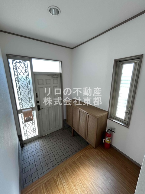 玄関　玄関には下駄箱があるのでスッキリとした空間を保てます。