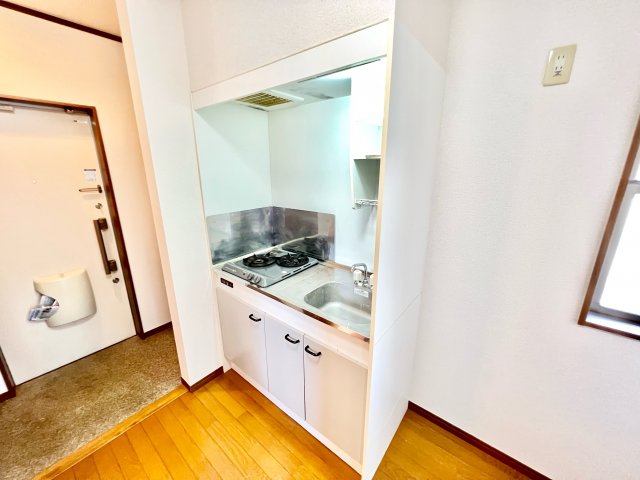 キッチン　※別部屋参考写真