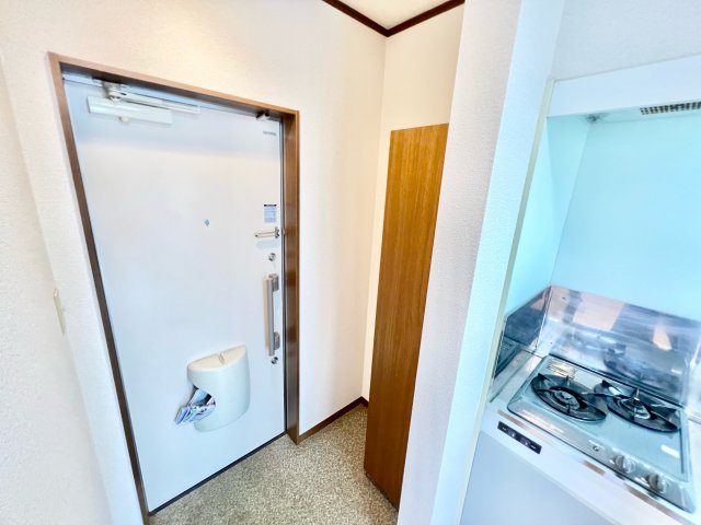 玄関　※別部屋参考写真