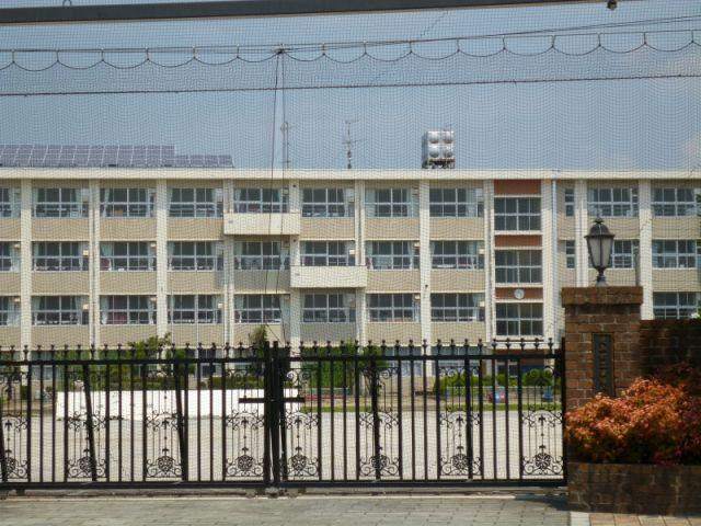 小学校　岐阜市立華陽小学校（小学校）まで706m