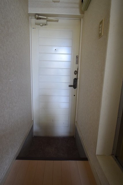 玄関　反転間取参照