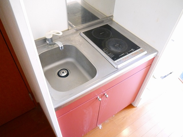 キッチン　コンパクトなキッチンで掃除もラクラク