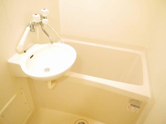 バス・シャワールーム　ゆったり過ごせるお風呂です