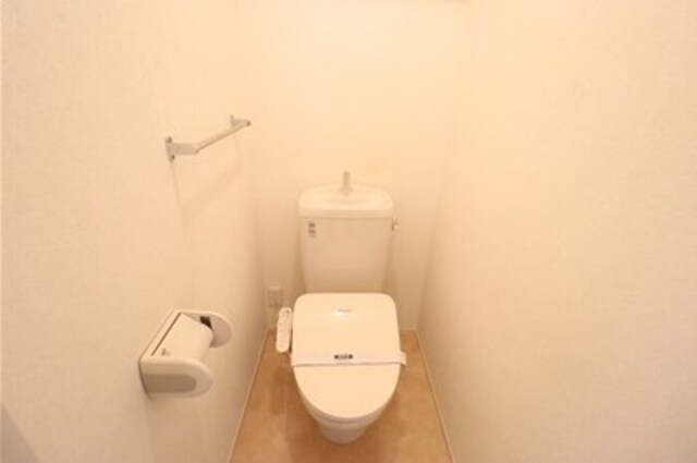 トイレ　温水洗浄暖房便座