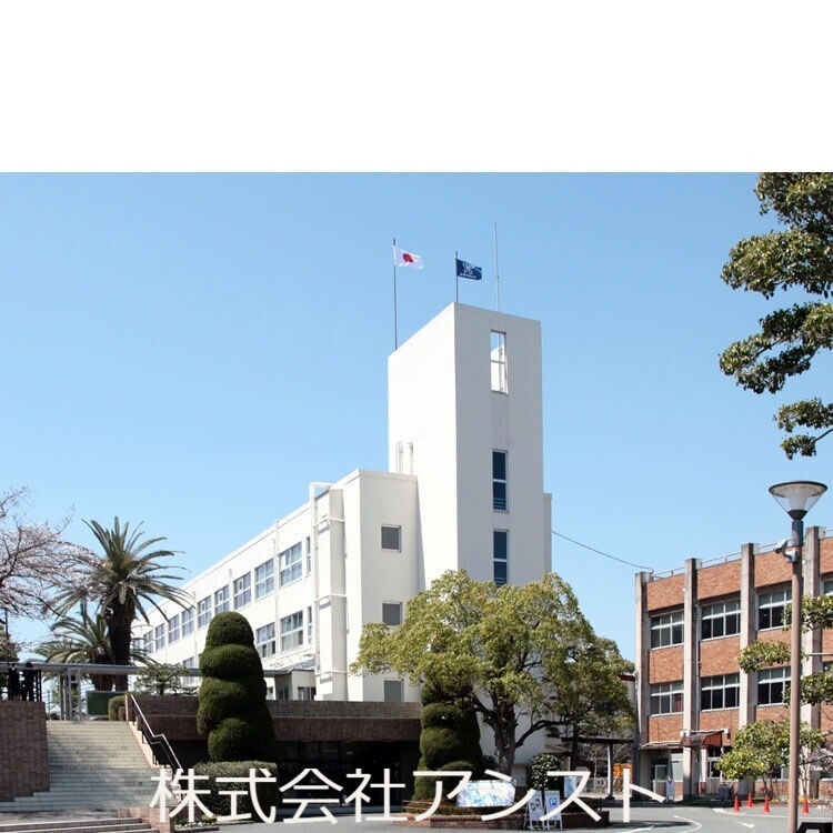 大学・短大　私立近畿大学九州短期大学（大学・短大）まで709m