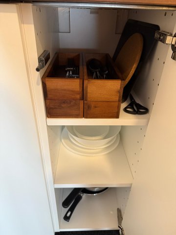 収納　食器棚、カトラリー