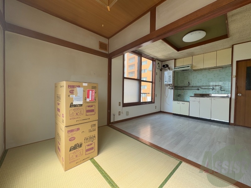 その他部屋・スペース　寝室はこちらです。光が差し込む、温かみのあるお部屋です。