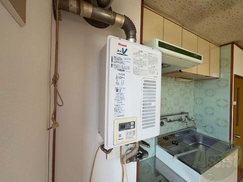 その他設備　給湯器は簡単操作で温度調整ができますよ。