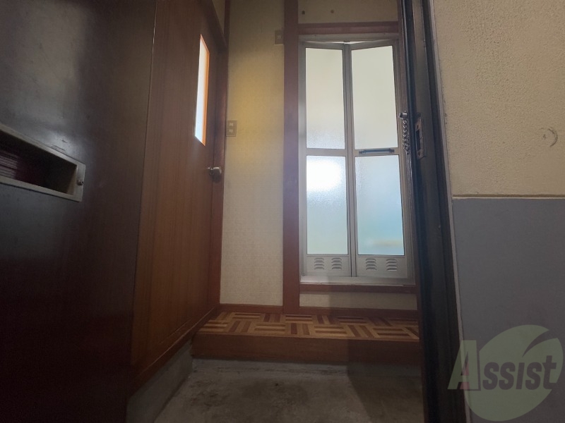 玄関　玄関の様子です。明るい印象ですね。気分もあがりそう。