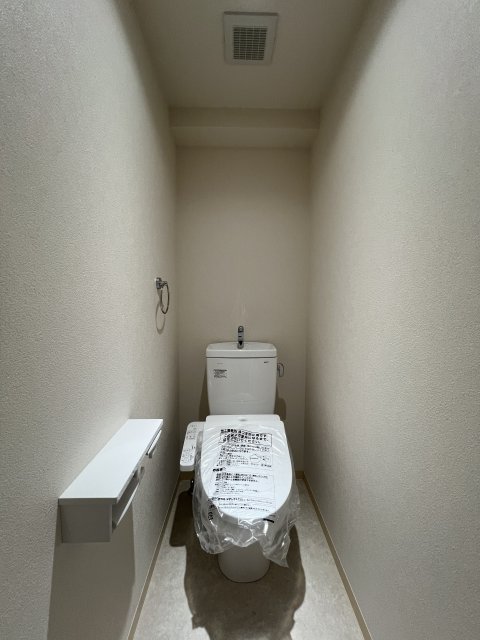 トイレ　同物件別号室の写真です。