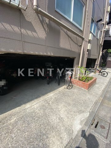 駐車場　車をお持ちの方に嬉しい駐車場付きの物件です