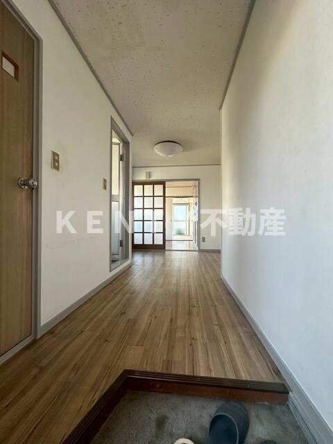 玄関　収納もある玄関です