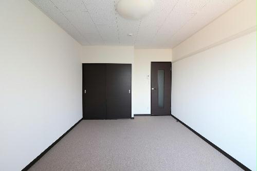 居室・リビング　１Ｆはフローリング仕様・２Ｆは絨毯仕様になります。