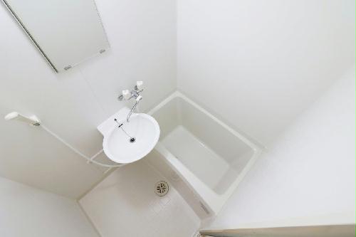 バス・シャワールーム　浴室乾燥機で雨や雪の日でもらくらくお洗濯！