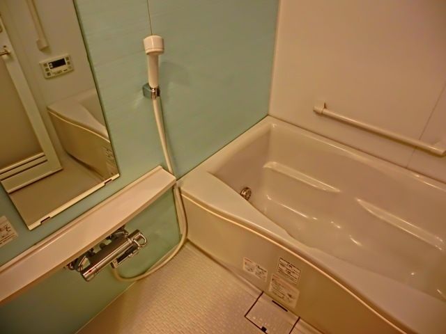 バス・シャワールーム　高級感のあるお風呂です