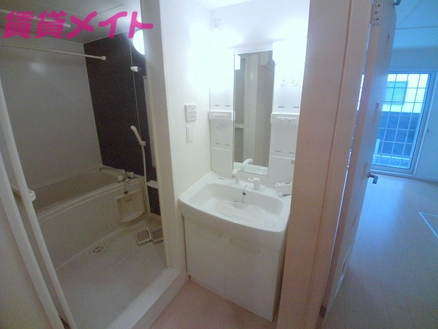 洗面設備　同タイプ部屋写真です。