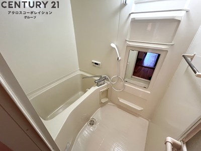 バス・シャワールーム　シンプルなユニットタイプの浴室です