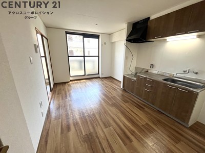 居室・リビング　和室と合わせて使用できる広々リビング