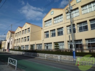 小学校　神戸市立西須磨小学校（小学校）まで460m