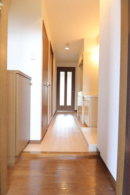 玄関　※別室の参考写真の為、現況優先です。