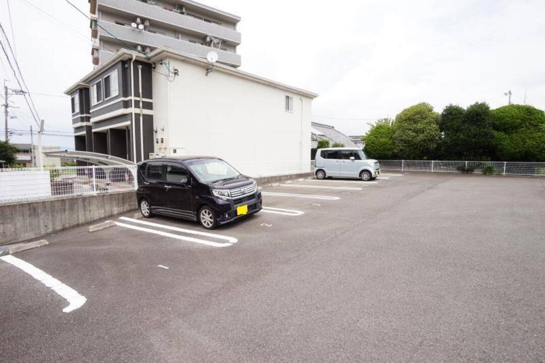 駐車場　駐車場