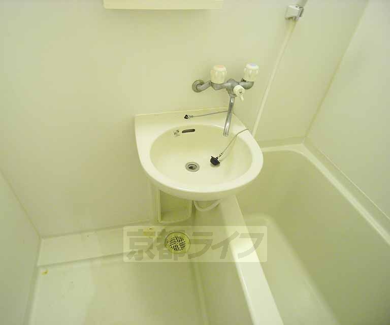 洗面設備　３０２号室ロフト付き部屋写真です。