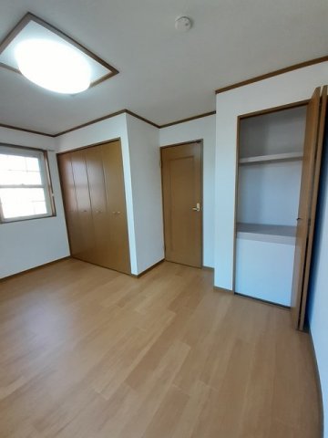 その他部屋・スペース　風通しも良い寝室です☆