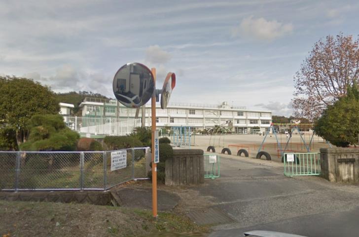 小学校　通津小学校（小学校）まで1500m