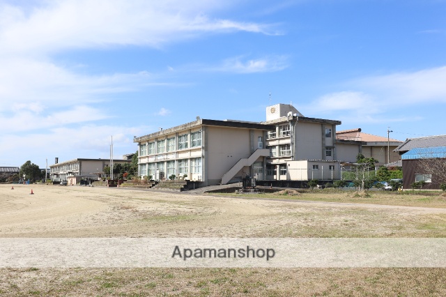 中学校　霊峰中学校（中学校）まで1197m