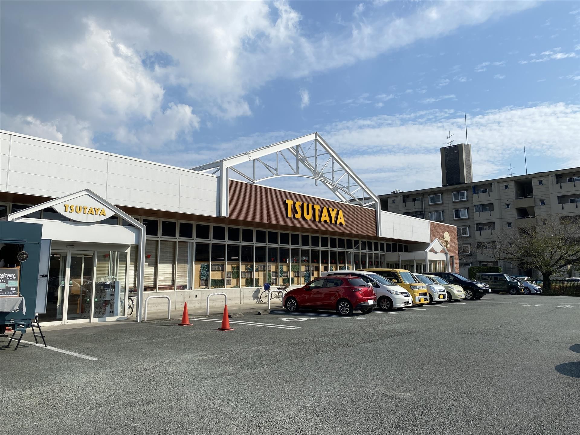 レンタルビデオ　TSUTAYA田崎店（レンタルビデオ）まで781m