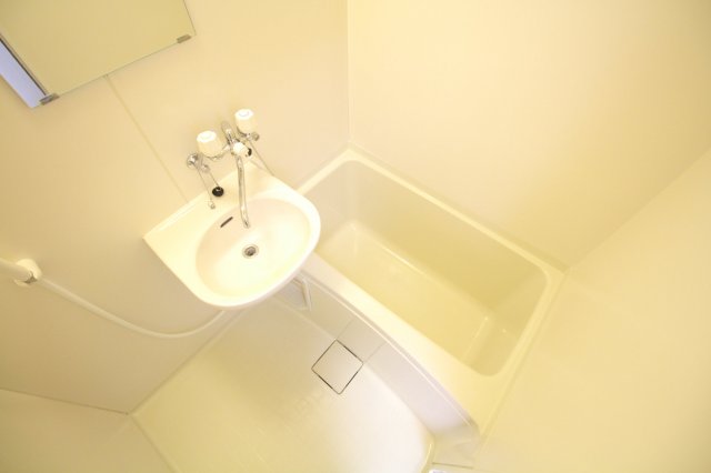 バス・シャワールーム　風呂・トイレはセパレートです。