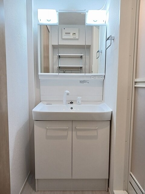 洗面設備　独立洗面台です