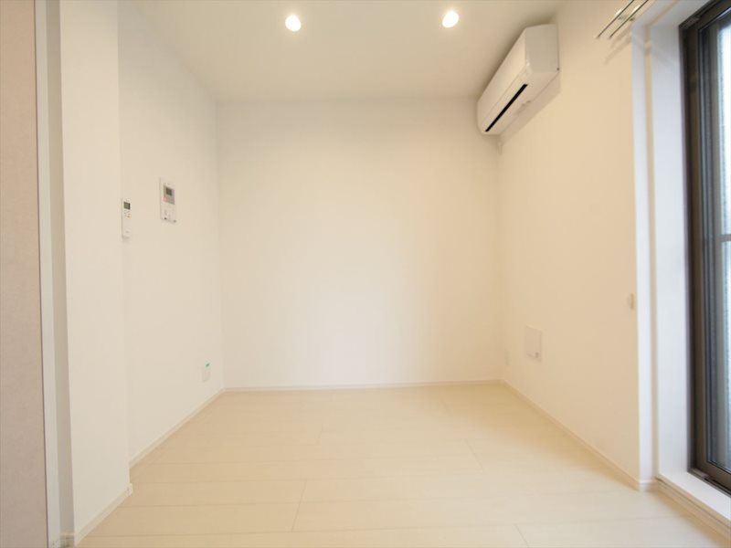 その他　洋室6.0帖　エアコン完備　バルコニーに面しています