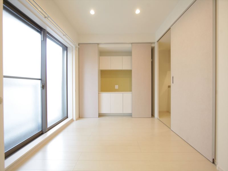 その他部屋・スペース　洋室6.0帖　エアコン完備　バルコニーに面しています