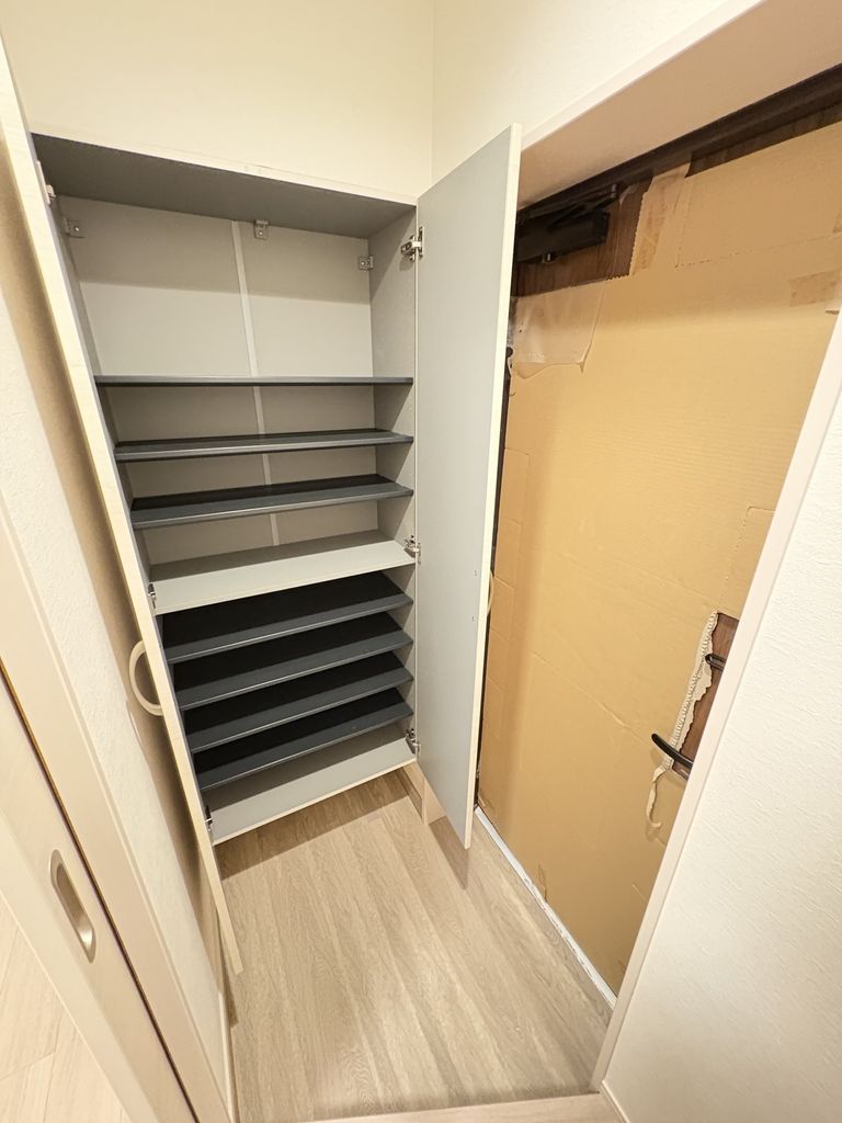 玄関　※建築中（代表タイプ）の写真です