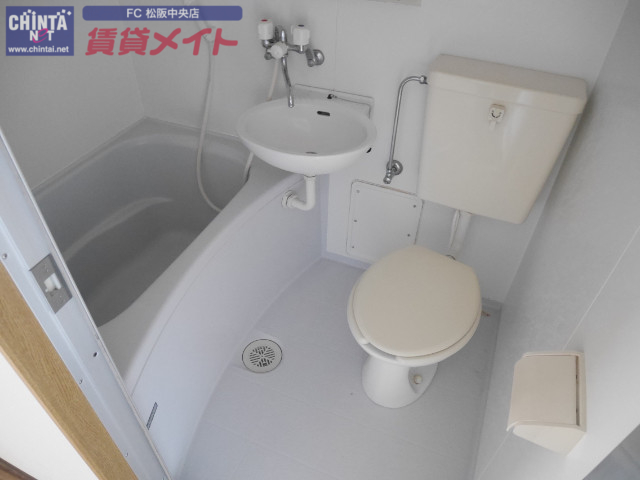 トイレ　同物件別室の写真です